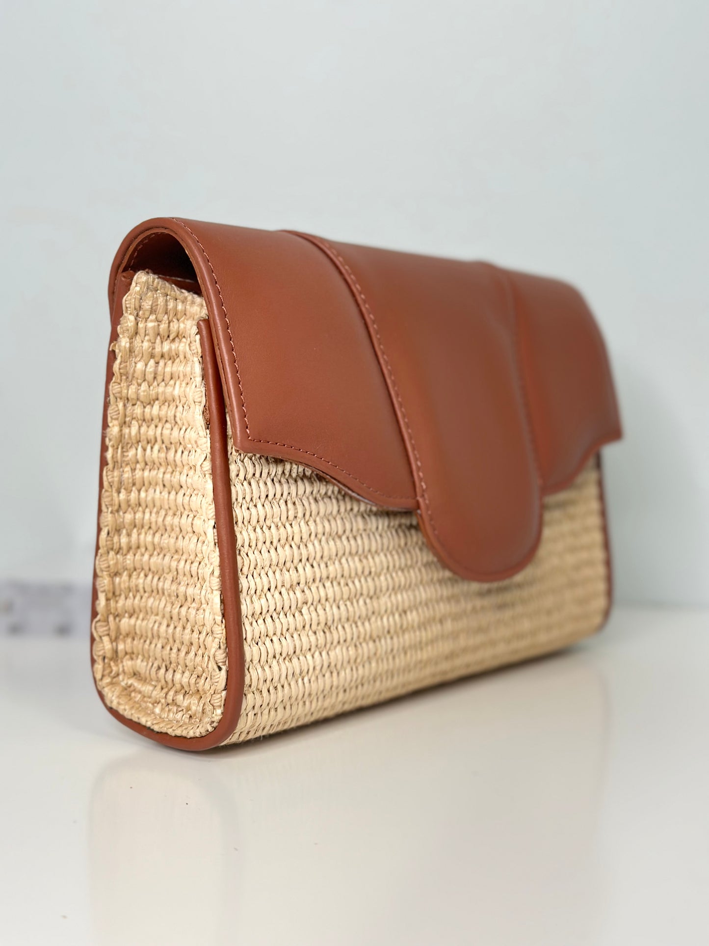Allie Nappa Clutch Raffia (Limited Edition)